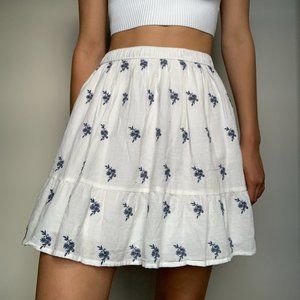 Abercrombie white and blue floral skirt